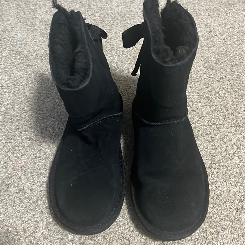 Black fur boots